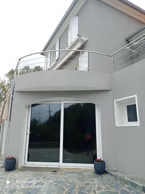 La façade et la terrasse