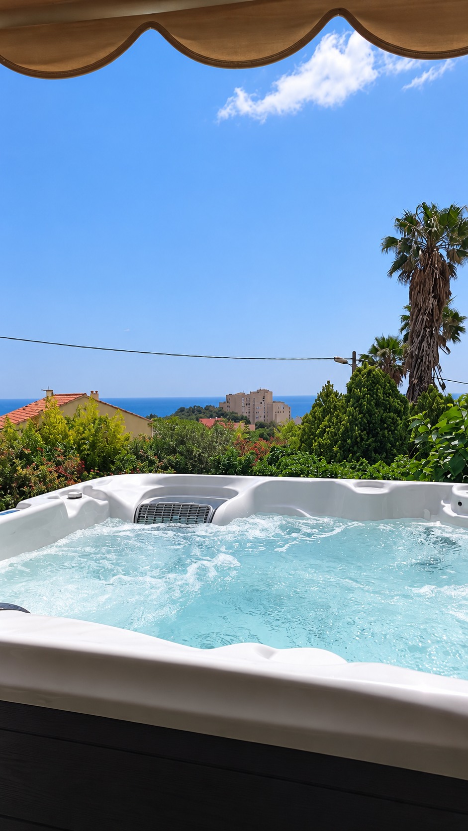 Bain à remous et extérieur avec vue mer